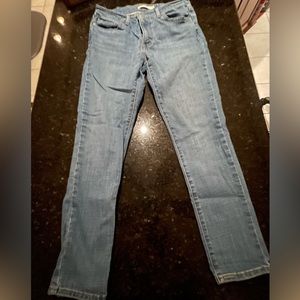 Levi’s 711 Skinny Jeans